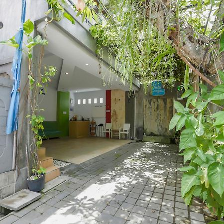 Oyo 3852 Valomia Guest House Dempasar Exterior foto