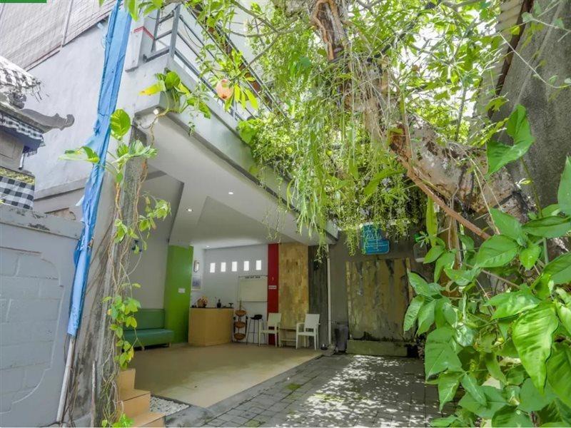 Oyo 3852 Valomia Guest House Dempasar Exterior foto