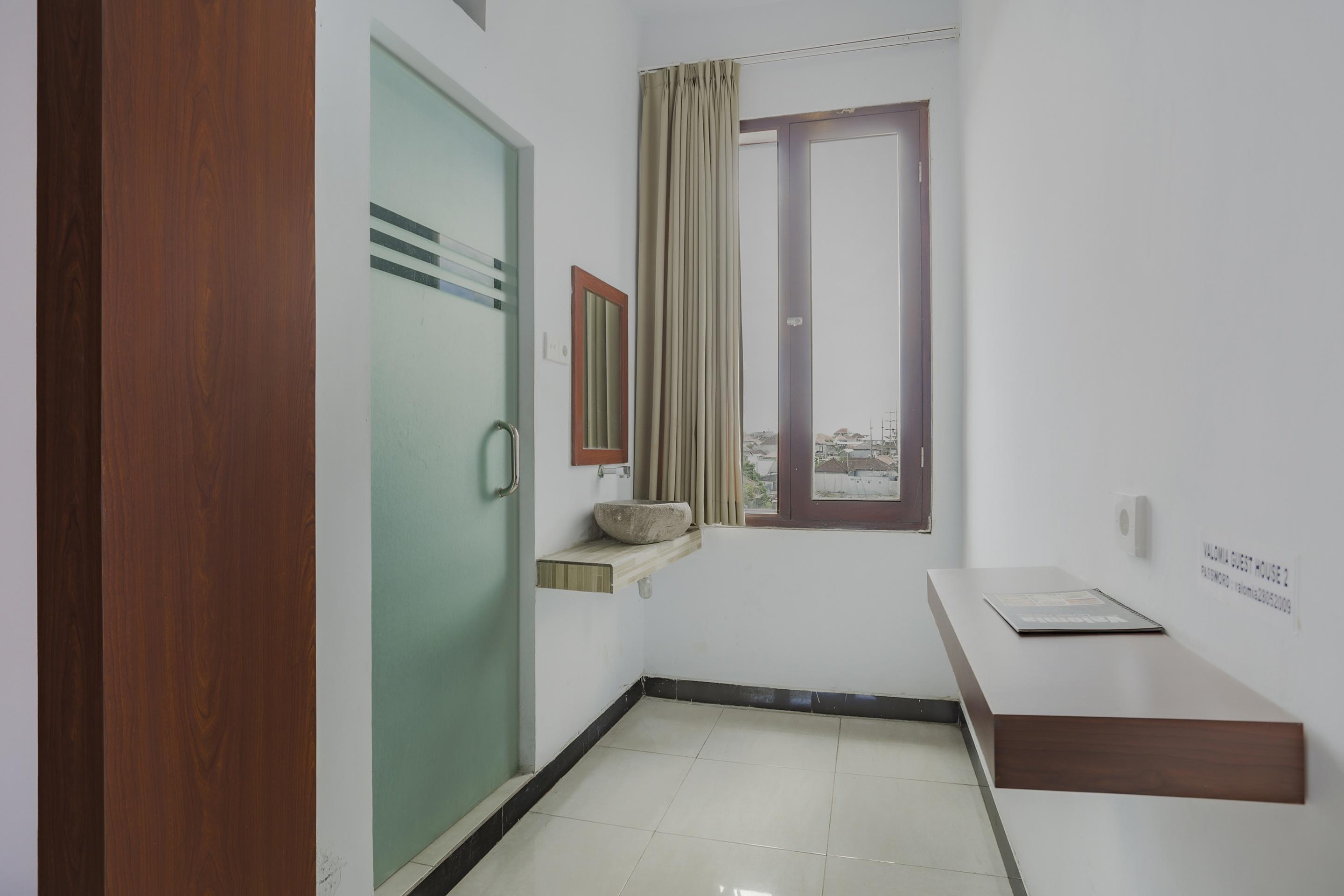 Oyo 3852 Valomia Guest House Dempasar Exterior foto